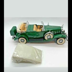 Danberry mint 1932 Cadillac